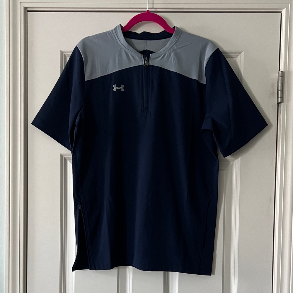 Under Armour Boys XL Short Sleeve Baseball Warm Up Shirt in Navy and Gray